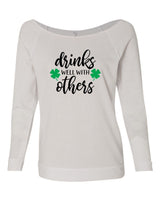 DRINKS WELL WITH OTHERS ST. PATRICK'S DAY RAGLAN